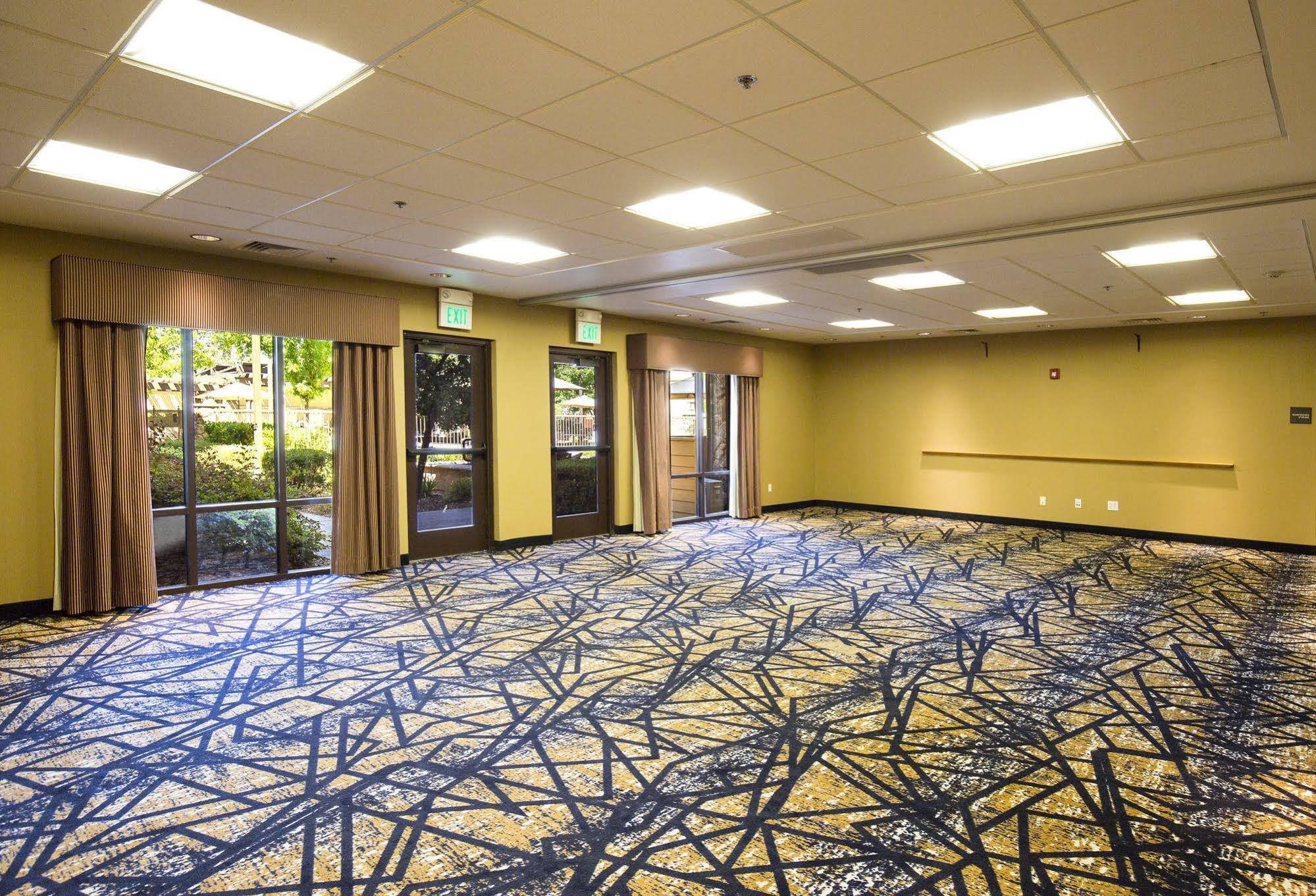 Hampton Inn & Suites Windsor-Sonoma Wine Country Bagian luar foto