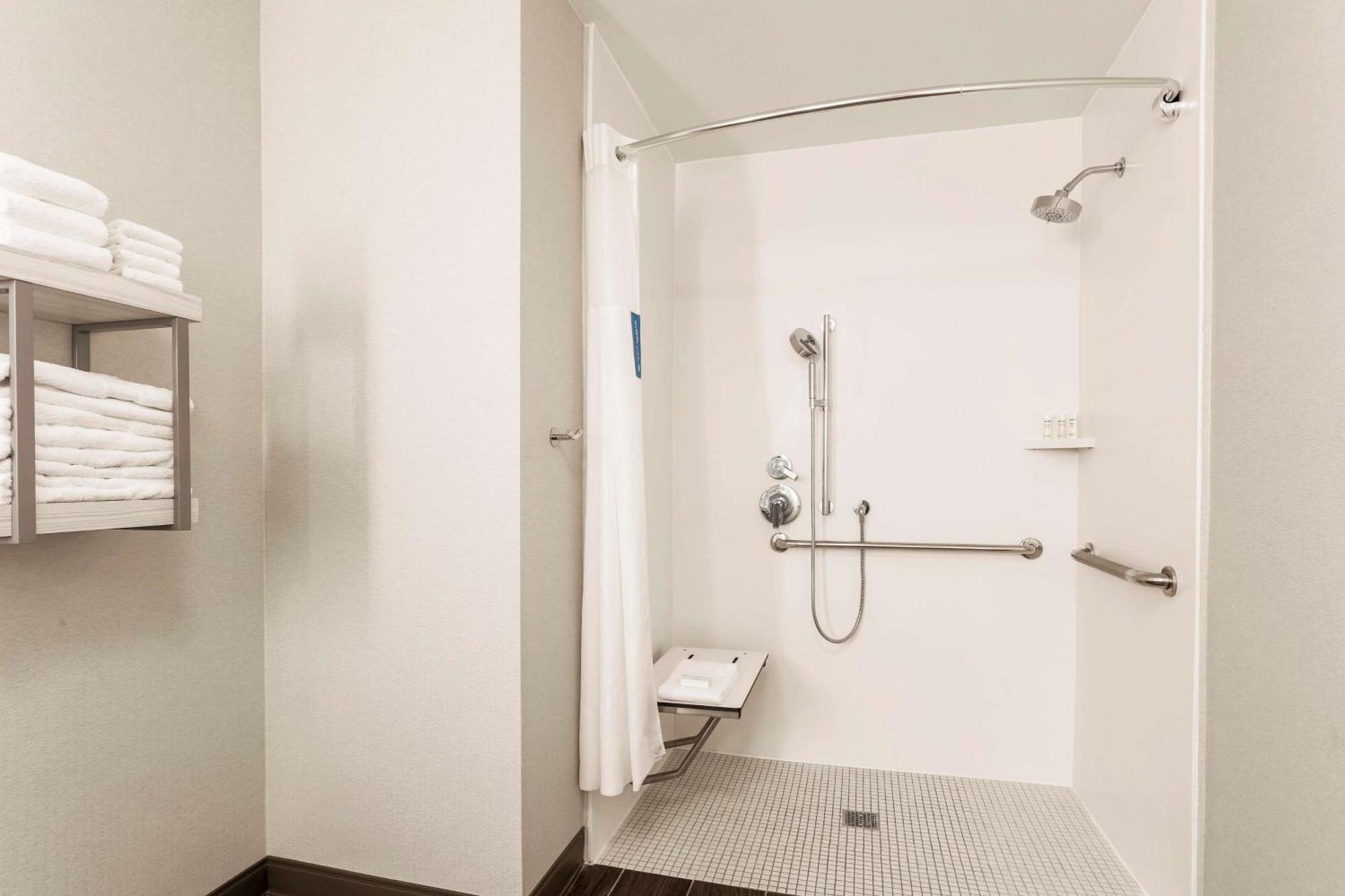 Hampton Inn & Suites Windsor-Sonoma Wine Country Bagian luar foto