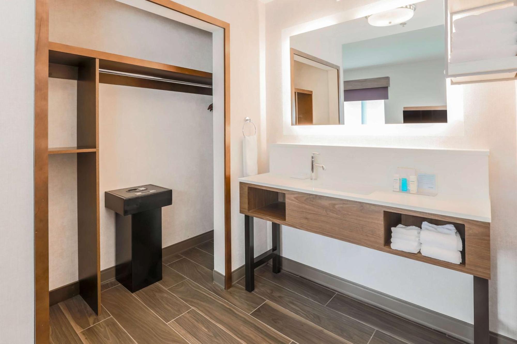 Hampton Inn & Suites Windsor-Sonoma Wine Country Bagian luar foto