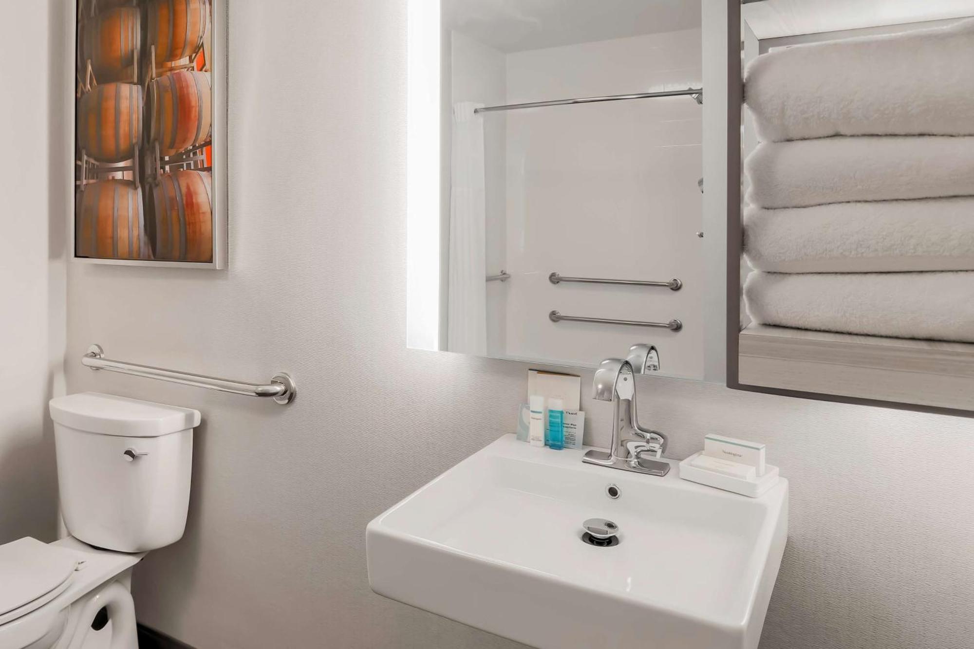 Hampton Inn & Suites Windsor-Sonoma Wine Country Bagian luar foto