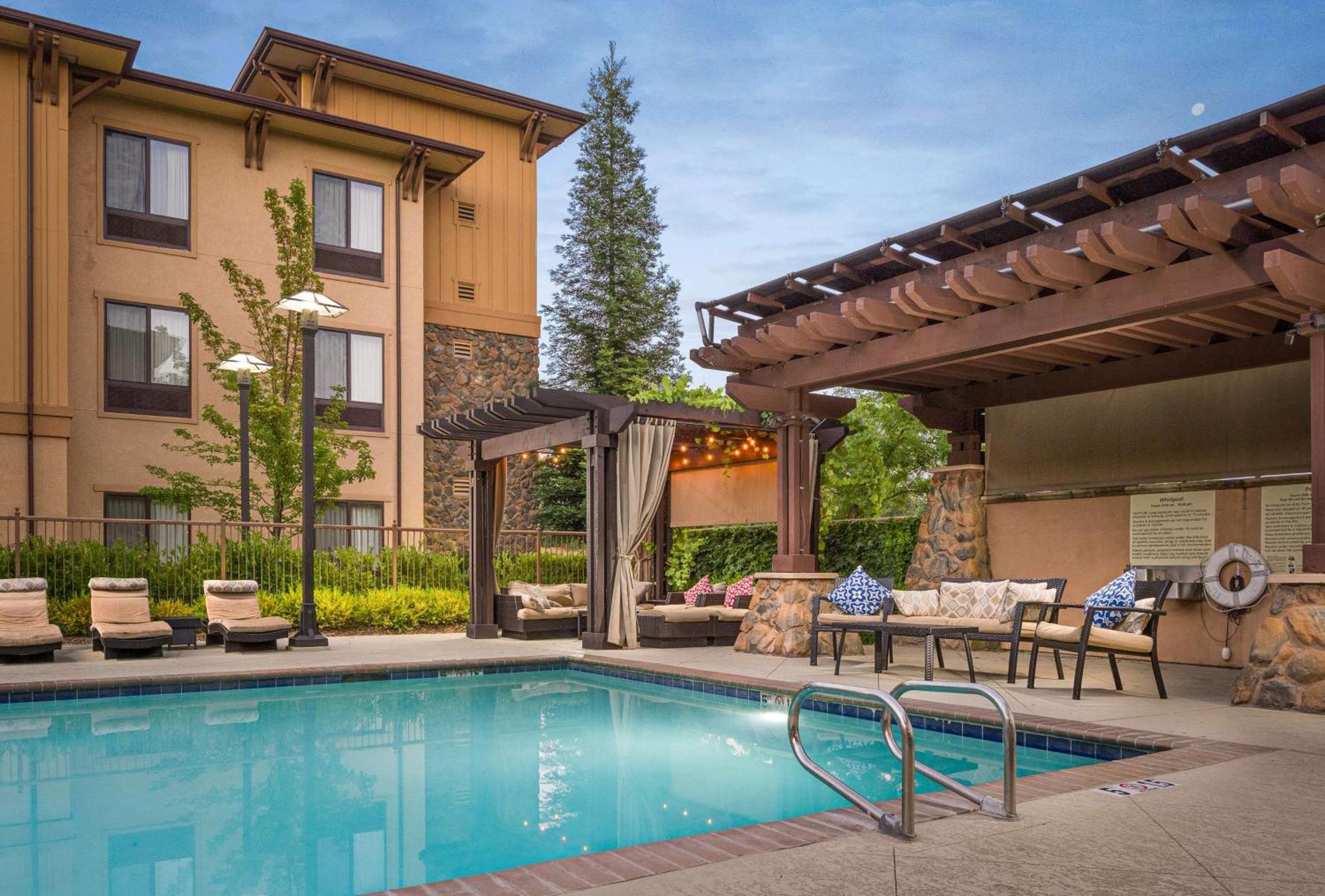 Hampton Inn & Suites Windsor-Sonoma Wine Country Bagian luar foto