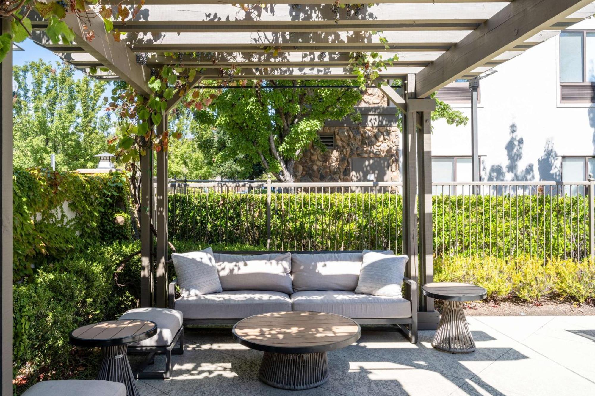 Hampton Inn & Suites Windsor-Sonoma Wine Country Bagian luar foto