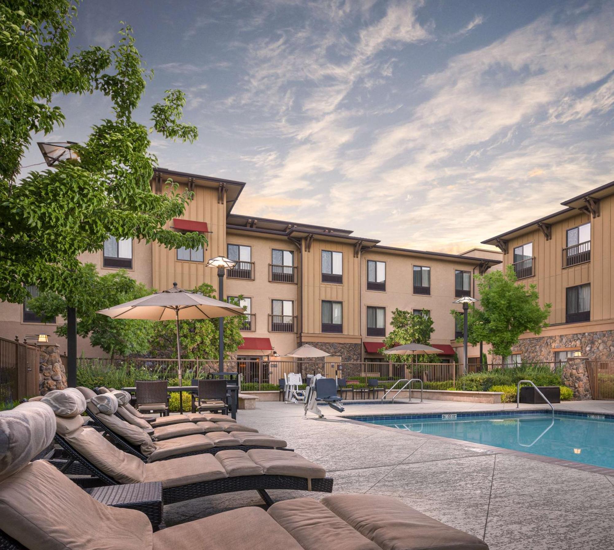 Hampton Inn & Suites Windsor-Sonoma Wine Country Bagian luar foto